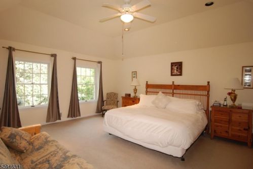 4 Everest Dr, Hackettstown NJ  07840-2844 exterior