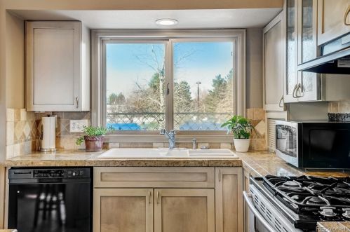 1048 Parkview Dr, Fort Collins CO  80525-2873 exterior