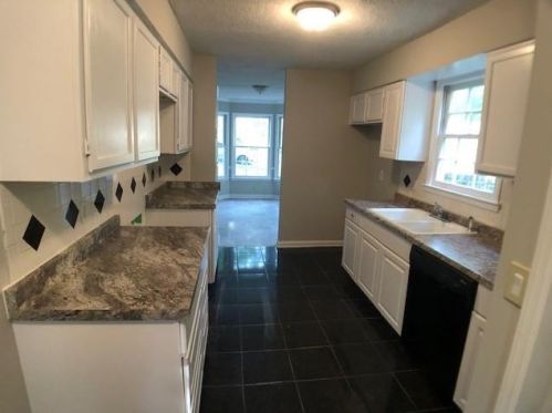 483 Allgood Cir, Stone Mountain, GA 30083-6147