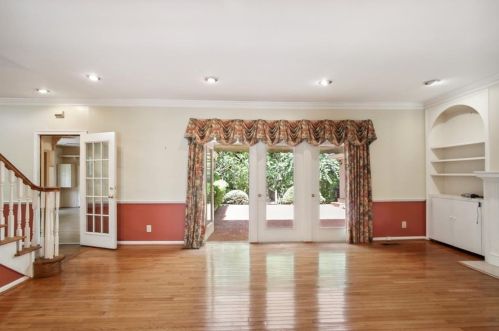 3332 Grant Vly Rd, Atlanta GA  30305-1110 exterior