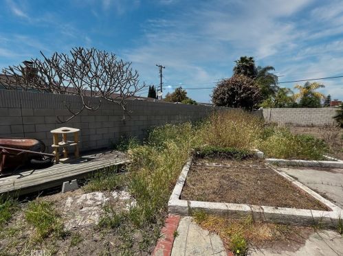 9931 Cris Ave, Anaheim CA  92804-5915 exterior