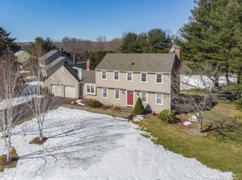 1 Newbridge Cir, Cheshire, CT 06410-4315