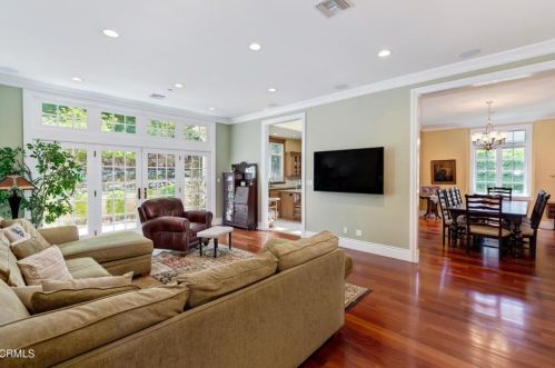 1438 Opechee Way, Glendale CA  91208-1962 exterior