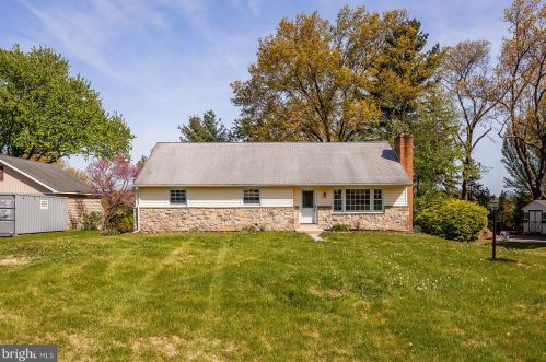 415 Ruth Ridge Dr, Lancaster, PA 17601-3633