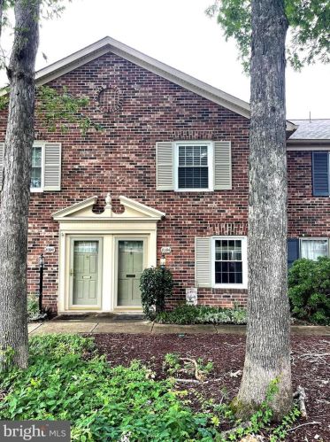 8396 Forrester Blvd, Springfield VA  22152-1735 exterior