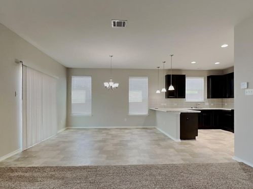 401 New Bridge Dr, Uhland TX  78640-5581 exterior