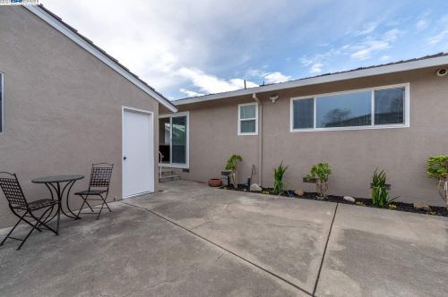 1994 Evergreen Ave, San Leandro CA 94577-6202 exterior