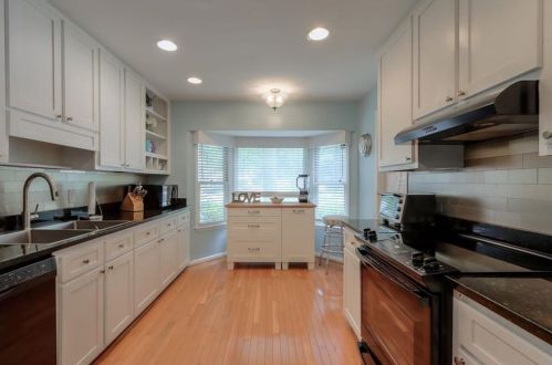 405 Bainbridge Dr, Atlanta GA  30327-4272 exterior