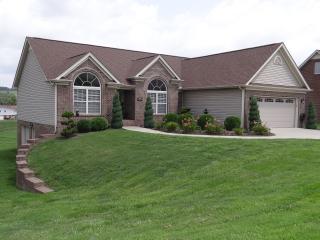 4183 Scarlett Oak Dr, Morristown, TN 37813-1381