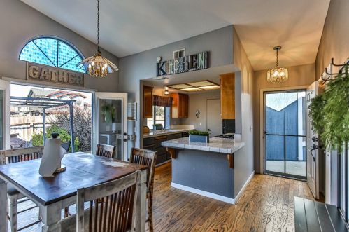 9300 Quintanna Ct, Elk Grove, CA 95758-4949