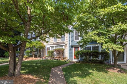 1505 Twisted Oak Dr, Herndon, VA 20194-1540