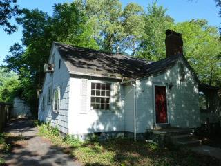 701 Circle Dr, Tullahoma, TN 37388-3051