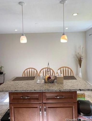 2 Country Club Ct, Norwalk CT  06851-5601 exterior