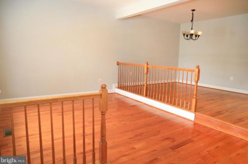 667 Mcleary Sq, Leesburg, VA 20175-5651