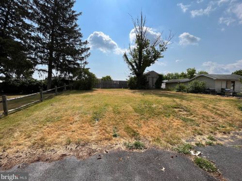 1321 Spg Rd, Carlisle PA  17013-1557 exterior