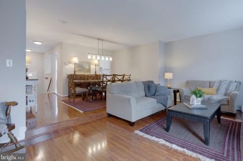 8816 Ridge Hollow Ct, Springfield VA  22152-1424 exterior