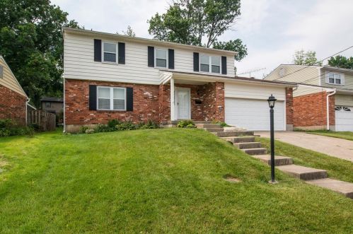 1027 Hearthstone Dr, Cincinnati, OH 45231-5814