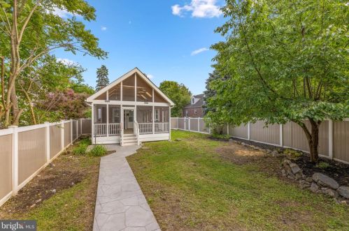 821 Bonifant St, Silver Spring MD 20910-5530 exterior