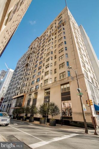 135 19th St, Philadelphia PA  19103-0011 exterior