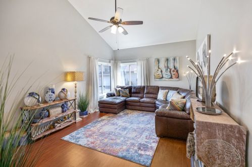767 Colorado Ct, Carol Stream, IL 60188-9214