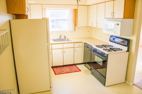 30 Barclay Ct, Trenton, NJ 08648-1456