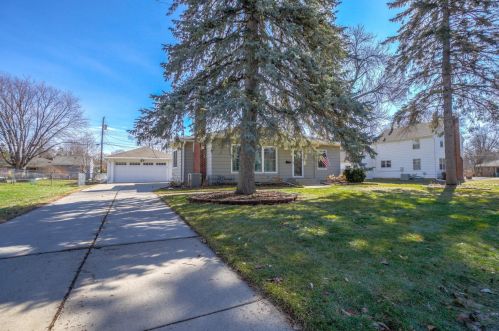 1930 Arona St, Saint Paul MN  55113-5843 exterior
