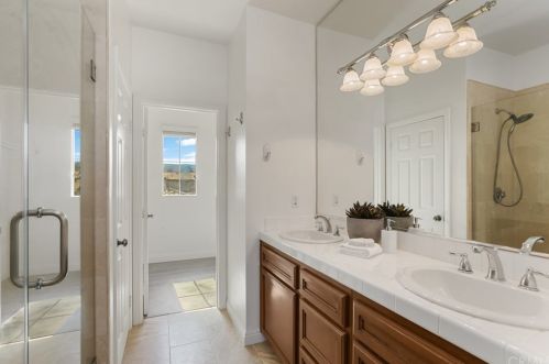 127 Danbrook, Irvine CA  92603-1024 exterior