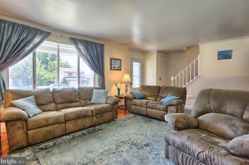 5724 Meadowbrook Dr, Harrisburg, PA 17112-3137