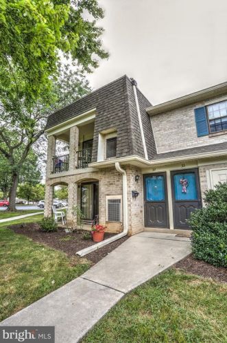 33 Valleybrook Dr, Lancaster PA  17601-4612 exterior