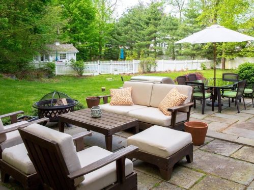 2 Anchor Ln, Norwalk CT  06850-4411 exterior