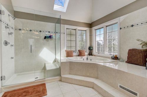 6919 Fieldstone Dr, Willowbrook IL  60527-5295 exterior