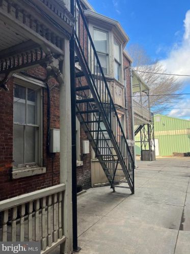 145 Philadelphia St, York PA  17401-2438 exterior