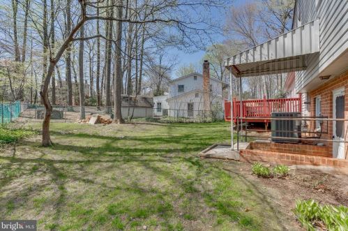 9001 Teddy Rae Ct, Springfield VA 22152-2644 exterior