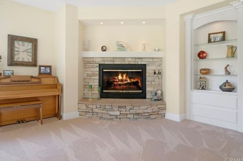 7470 Chateau Rdg Ln, Riverside CA  92506-7542 exterior