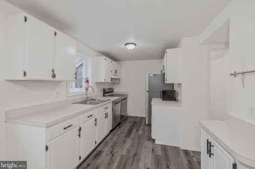 8105 Willowdale Ct, Springfield VA  22153-3620 exterior