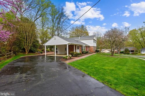 8142 Briar Creek Dr, Annandale, VA 22003-4638