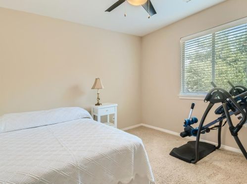 4333 Cyn Gln Cir, Austin TX  78732-2185 exterior