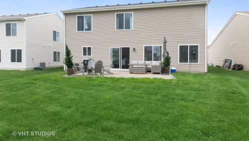 1353 Padre Island Ln, Pingree Grove IL  60140-2021 exterior