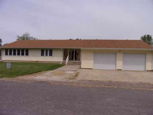 327 Randolph St, Barrow, IL 62082-1431
