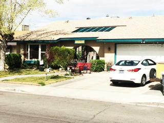 385 Tamarack Dr, Henderson NV  89002-8226 exterior