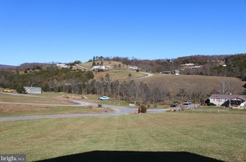 120 Dewey Dr, Maysville WV  26833 exterior