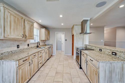 1717 Ryanfeld Dr, Midlothian TX  76063-5962 exterior