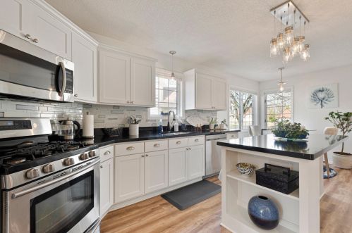 2062 Holloway Ave, Saint Paul MN  55109-3907 exterior