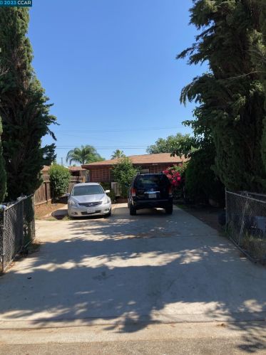 5741 Kenwood Pl, Riverside, CA 92509-2023