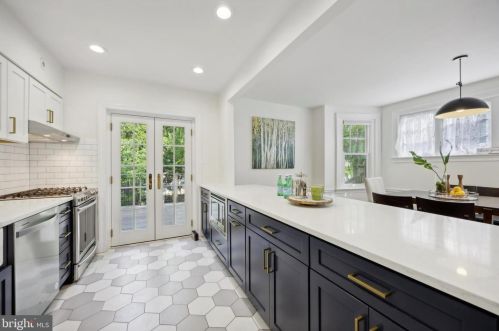238 Highland Ave, Philadelphia PA  19118-2809 exterior