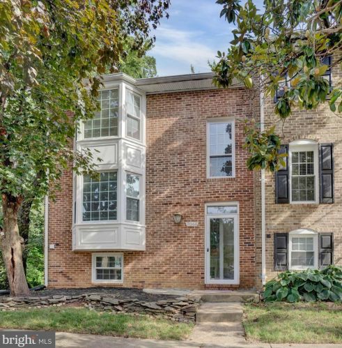 7044 Leewood Forest Dr, Springfield, VA 22151-3928