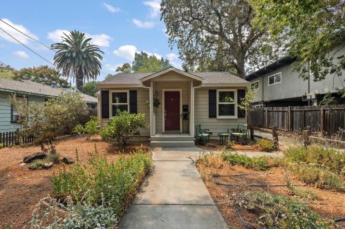 327 J St, Davis, CA 95616-4220