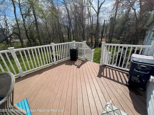 95 Oak Hill Rd, Middletown NJ 07748 exterior