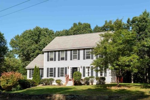 22 Doe Run Ln, Stratham, NH 03885-2306