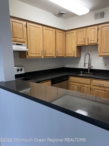 28 Greenwood Dr, East Freehold NJ  07728-4003 exterior